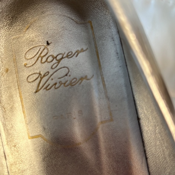Roger Vivier Silver with Gold Buckle Woman’s Shoe Size 37 - Picture 10 of 10